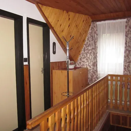 Toth Vendeghaz Guest house Parad
